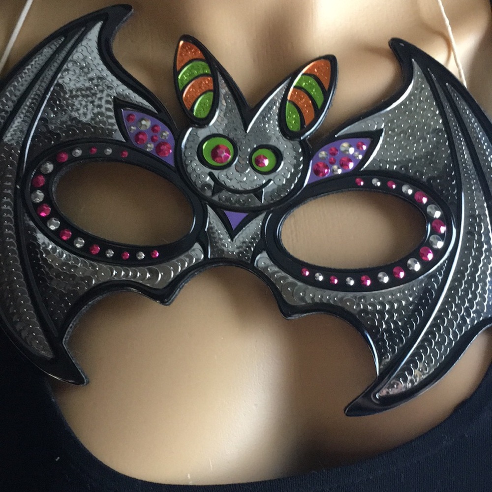 Felt back mask with cute bat design - Picture 2 of 4